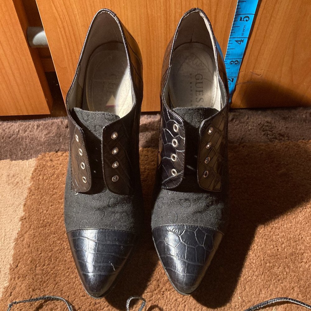 Guess Size 6 platform bootie black